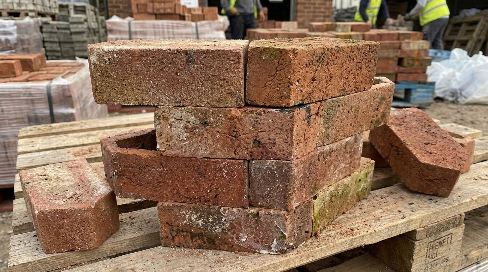 Squint bricks forming an odd angled corner